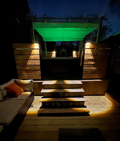 Historic Airport Oasis: Couples & Friends Getaway