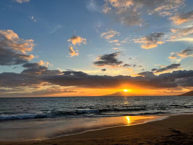 2BR ¼ mi to Kam 1 Beach, Pool, Hot Tub, Gym, BBQ gallery image 5