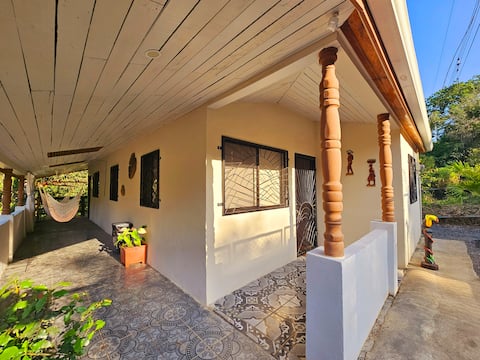 Casa Cariad *Cottage house near Playa Bejuco*