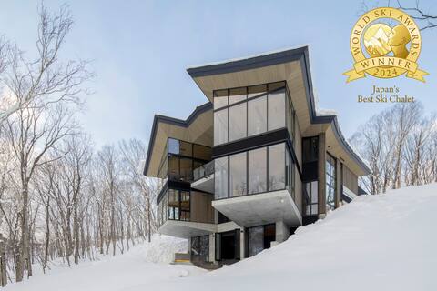 5BR Award-winning Niseko Chalet w/ Hot Springs