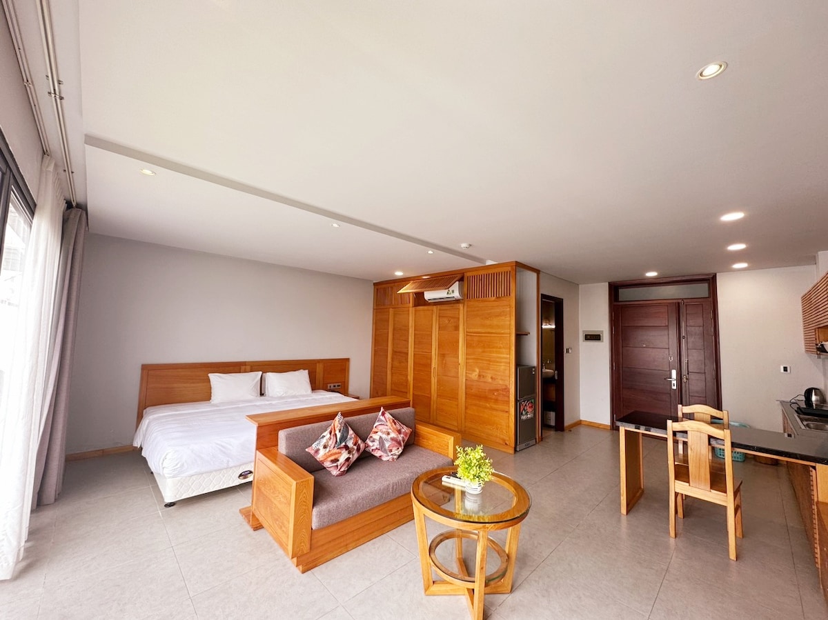 Bračni krevet (180x200) može se pretvoriti u dva odvojena kreveta.