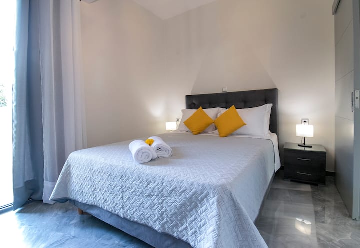 Dhomë gjumi me krevat dopio dhe dyshek me shkumë memorie