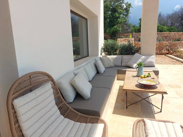 Gorgeous villa with sea-view pool near beaches gallery image 4