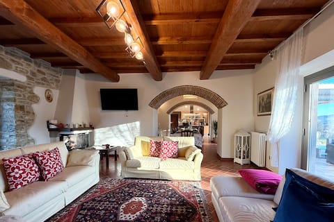 Proprietà Airbnb di successo: “Villa Lux Poggelleri” – a unique view of the Casentino a Poppi