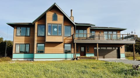 Sea Sanctuary Stunning Beachfront Home with Hottub