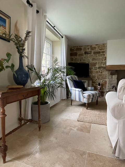 Successful Airbnb property: Cottage in Brittany, Jacuzzi, Crozon peninsula in Crozon
