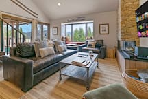 Tyra 336 Ski In Ski Out Penthouse Condo at Snowflake Lift with Mountain Views