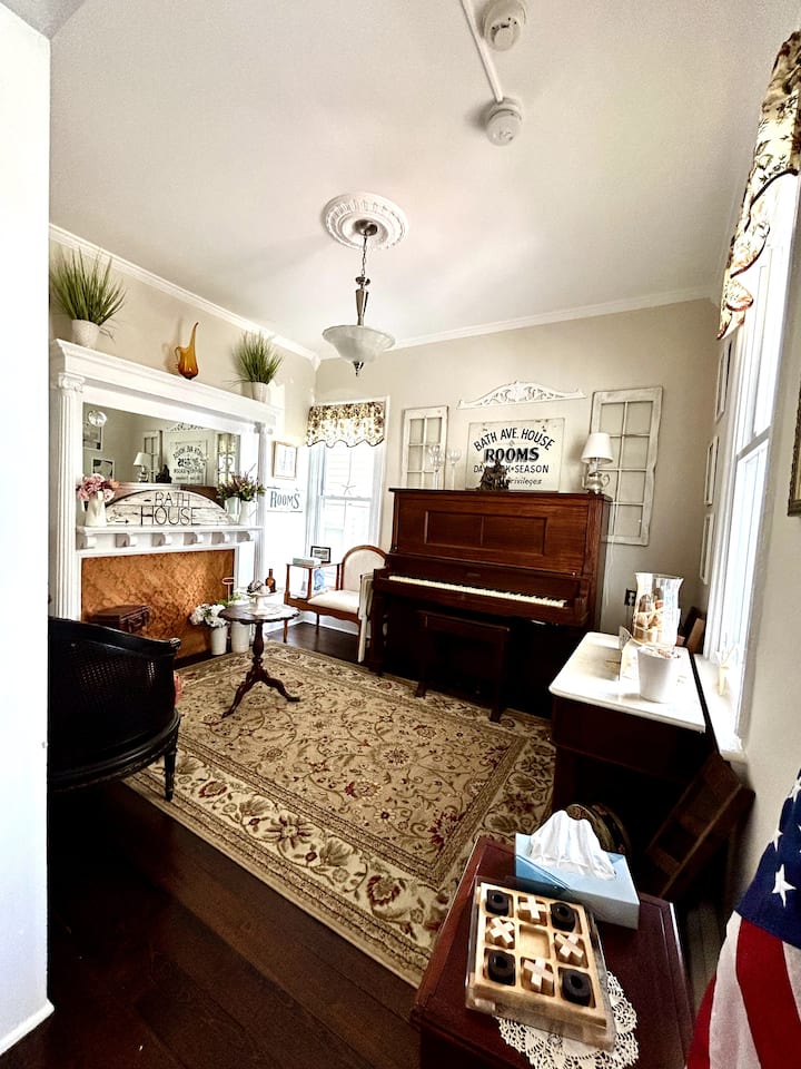 Bath Avenue - Room 1 - Ocean Grove, NJ