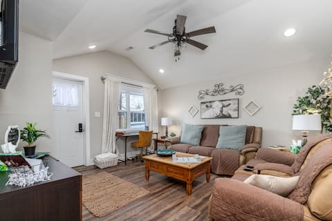 The Nest | Cute, Clean & Comfy | 10min to Ft. Wood