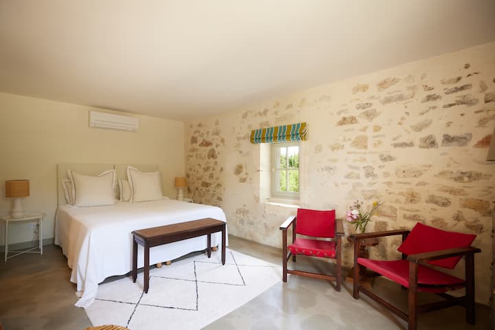 Silid - tulugan 1 - puwedeng hatiin ang mga higaan sa dalawang kambal