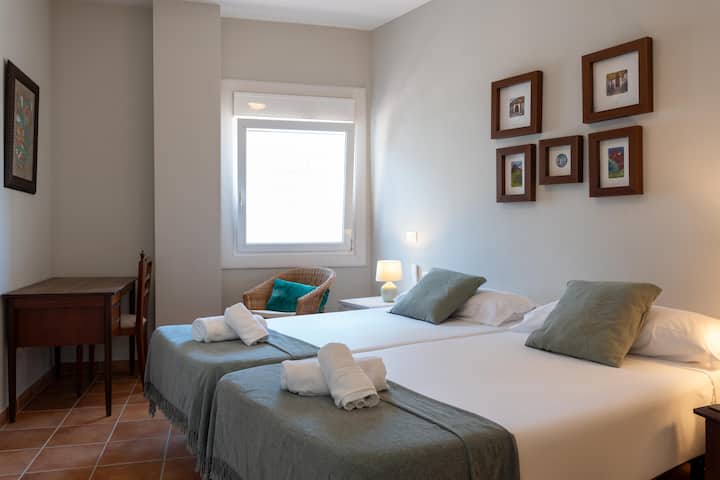 חדר שינה זמין להזמנות של יותר מ -7 אנשים