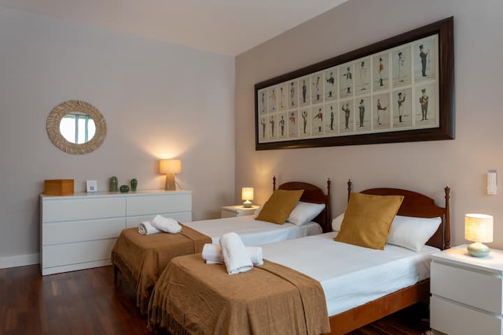 חדר שינה זמין להזמנות של יותר מ -9 אנשים