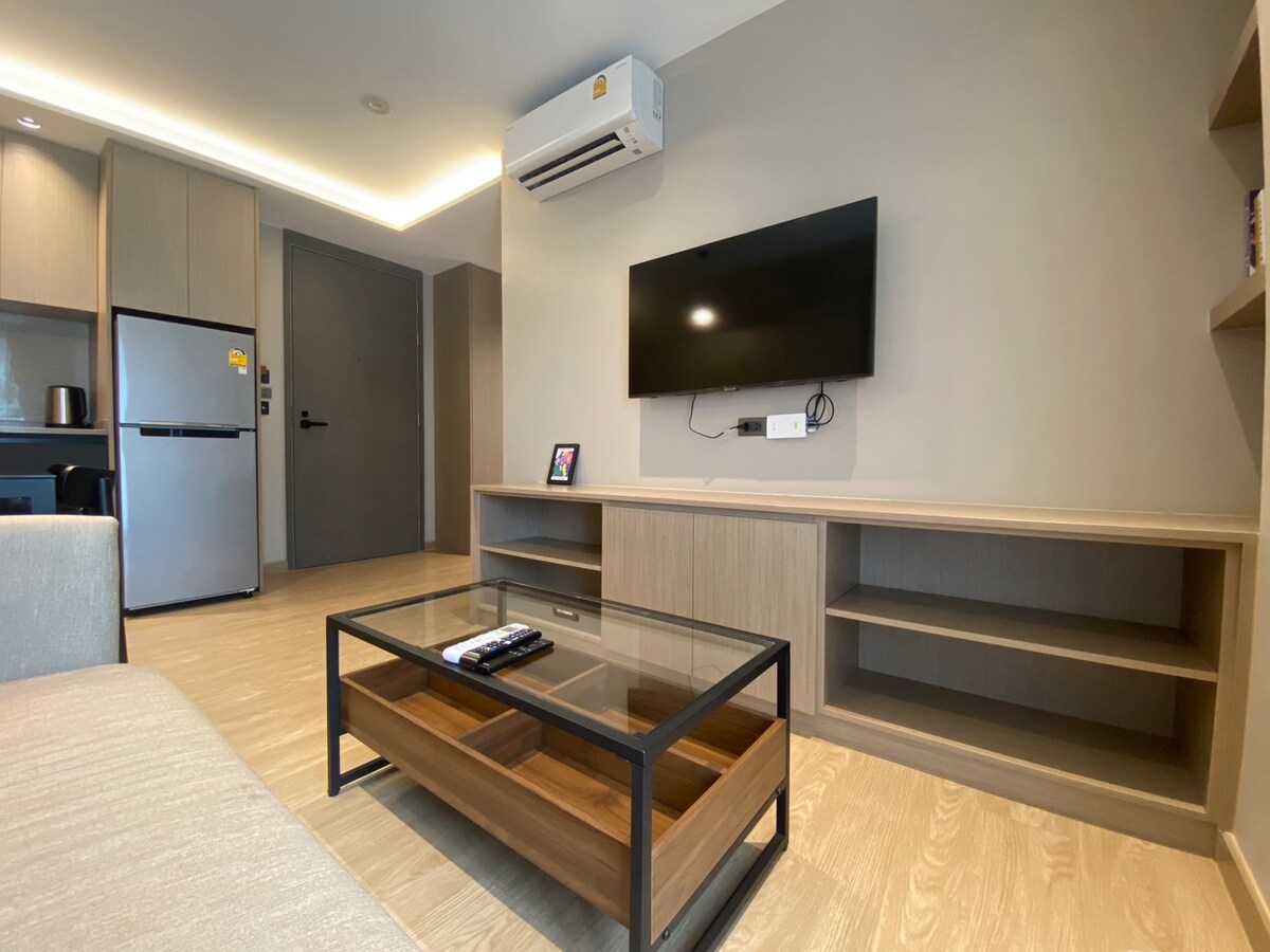  Queda estrictamente prohibido fumar en el interior.
No se permite el uso de ❌ marihuana en ninguna parte de la propiedad.
