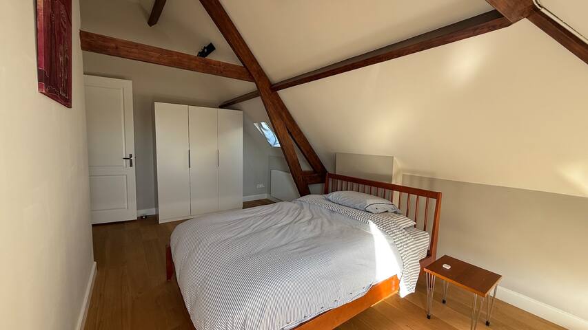 Luxury apartment in city center gallery image 5