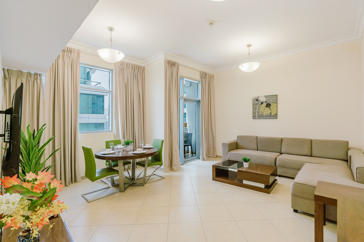 Popular Airbnb listing: RH- Huge, Comfortable 01 BR Apartment in Barsha1 in Al Barsha First