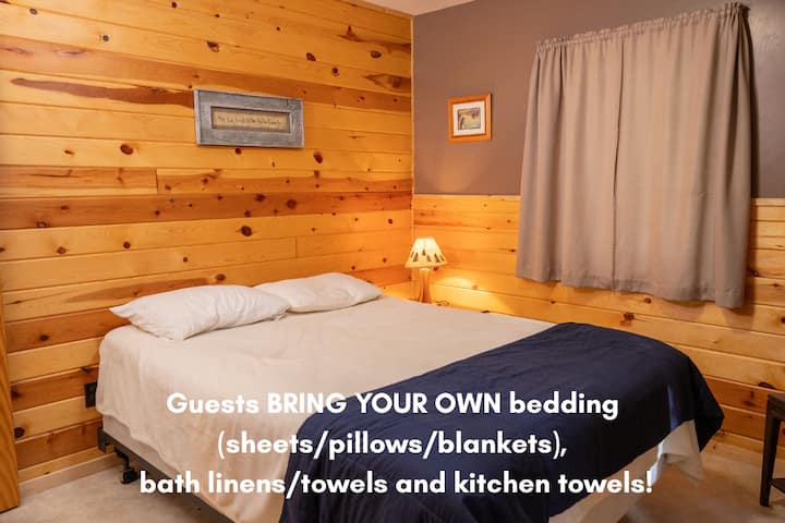 *** Tafadhali kumbuka: Wageni huleta matandiko yao yote (mito/mashuka/mablanketi) na taulo.