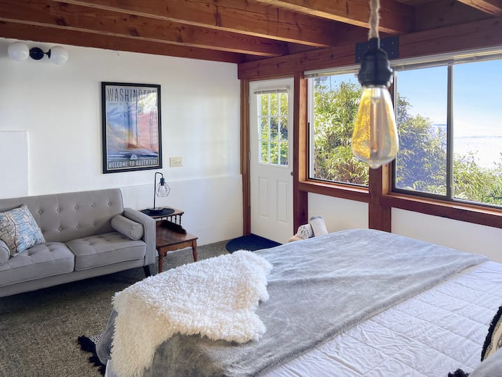 King sized bed with sweeping views.