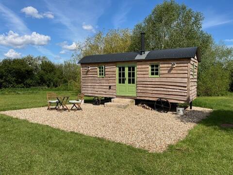 The Hut at Seven Acres