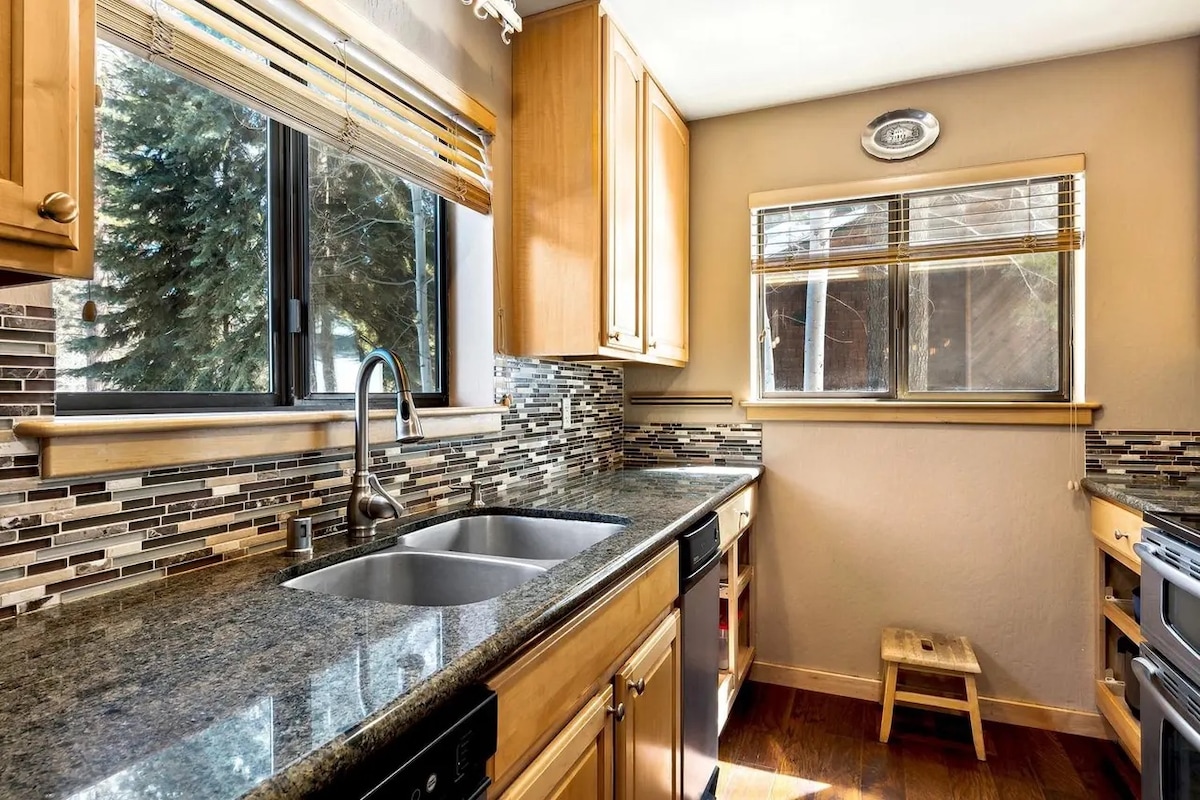 Truckee Cabin — view 6