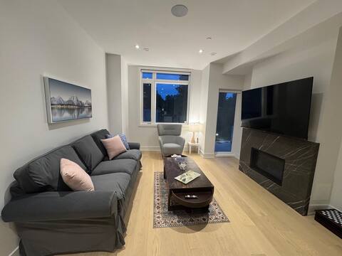 Top performing Airbnb: Brand New Chic Townhouse in Toronto (Yonge) in Willowdale