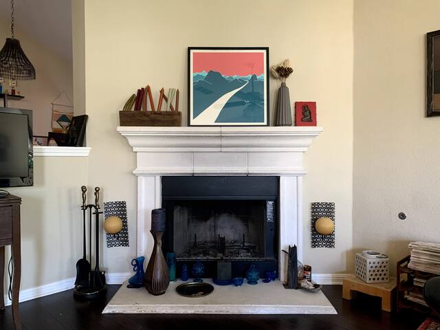 S.Congress Retreat! 4 Beds, 2 Baths gallery image 3