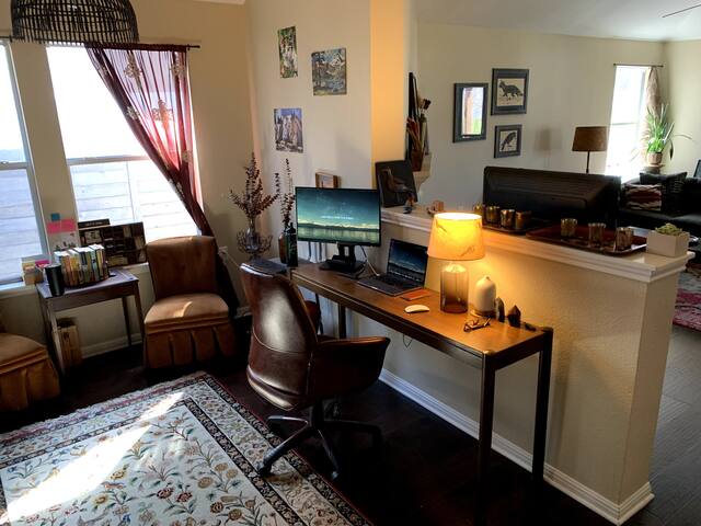 S.Congress Retreat! 4 Beds, 2 Baths gallery image 5