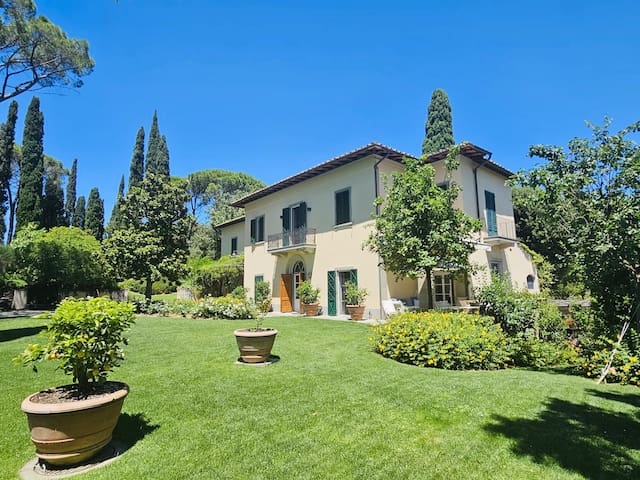 Luxury Florence Villa with Pool