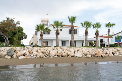 Meneou Blu Beach House*