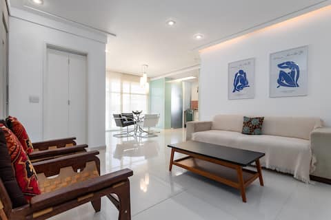 Airbnb em destaque: Ipanema Posto 9 | 1st Block from the Beach em Ipanema