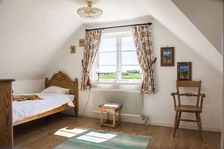 Chumba kizuri cha kulala kimoja kinachoelekea kusini 