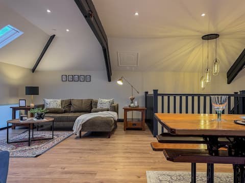 Anglesey luxury retreat near beach, dog friendly