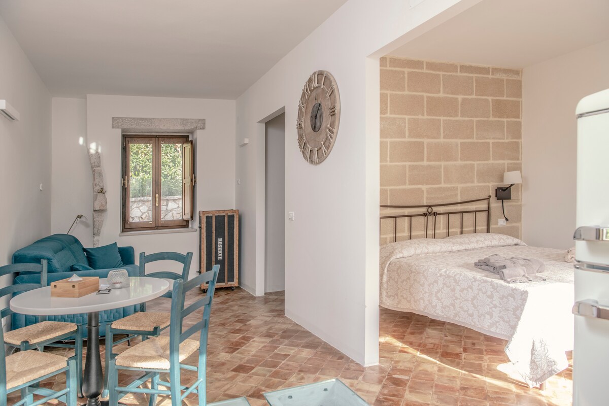 Top Airbnb: Heated Pool - Deluxe Lamia Angelo with tub Portico in Cisternino