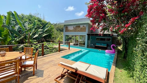 House with Pool-Connected Living Room and 3 Suites