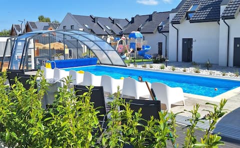 3 daughters apartment houses with a pool