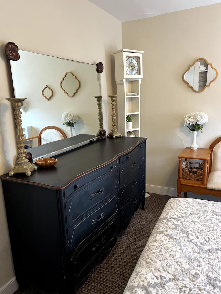 Bath Avenue - Room 13 - Belmar, NJ