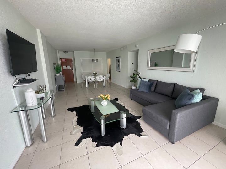 Beachfront Paradise - The Tides Resort - Hollywood, FL