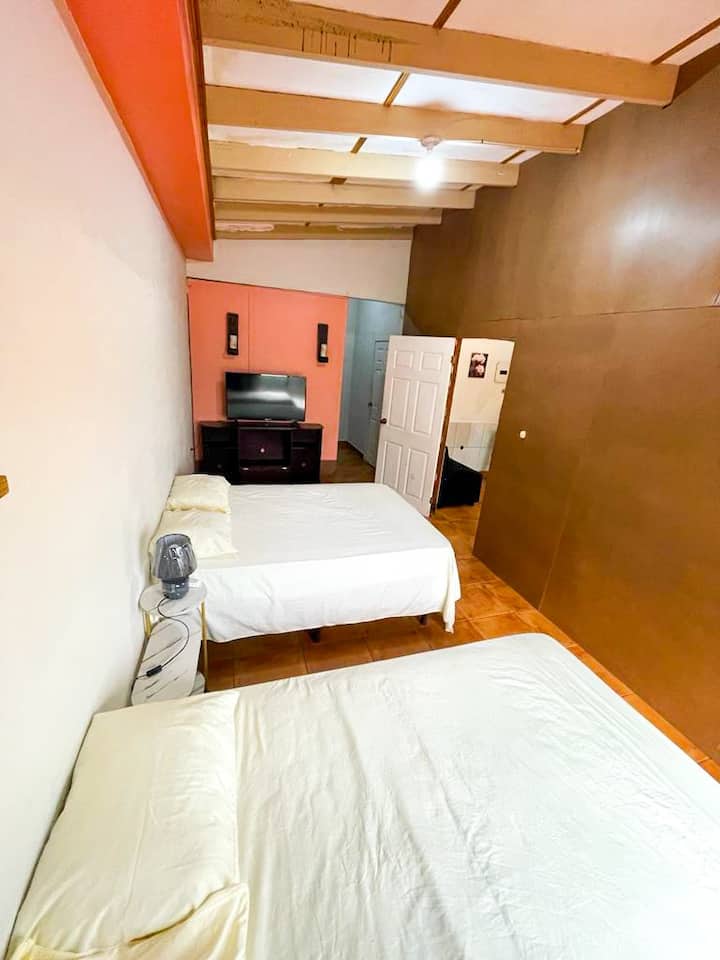 Ურბანული ლოფტის აღმოსავლეთი გასასვლელი