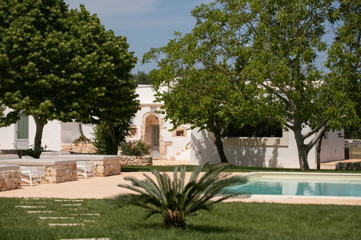 SestaLuna Ostuni – Trulli with swimming pool