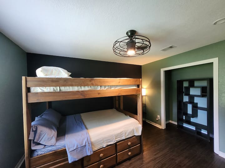 Пълно двуетажно легло с 2 отделни легла