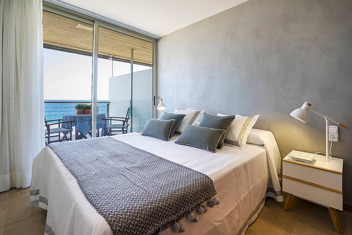 Exclusive beachfront apartment. Costa Brava gallery image 5