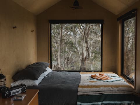 Remote Off-Grid Cabin Hidden in Nature - Hot Tub