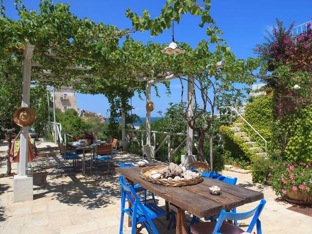 Seafront Trullo with Direct Beach Access – Trani gallery image 2