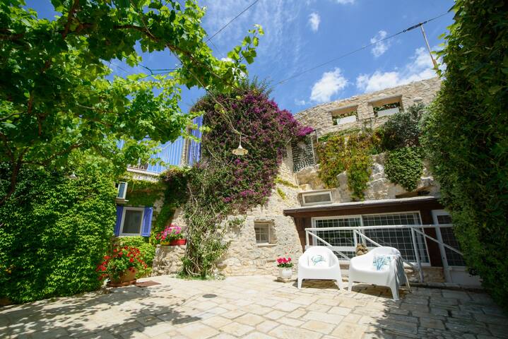 Seafront Trullo with Direct Beach Access – Trani gallery image 5