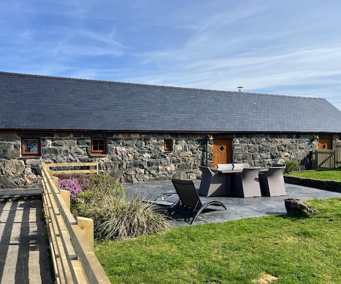 The Dairy cottage with stunning mountain views