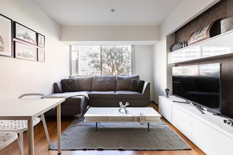 Top Airbnb: Cosmopolitan home W/Amazing Amenities & Pool & Gym in Miguel Hidalgo