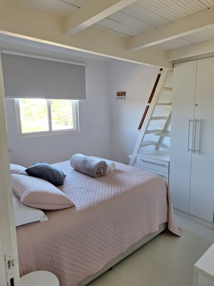 Соба со брачен кревет (широк 150-179 см) 