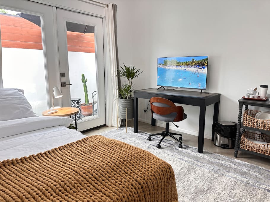Private Guest Quarters with Patio & Bathroom