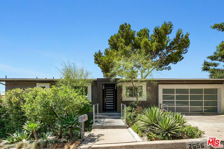 Stunning Views Hollywood Hills Lux Living 2 Floors gallery image 4