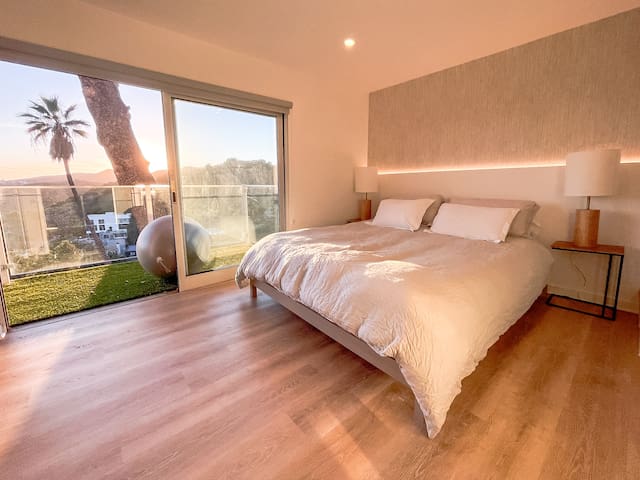 Stunning Views Hollywood Hills Lux Living 2 Floors gallery image 2