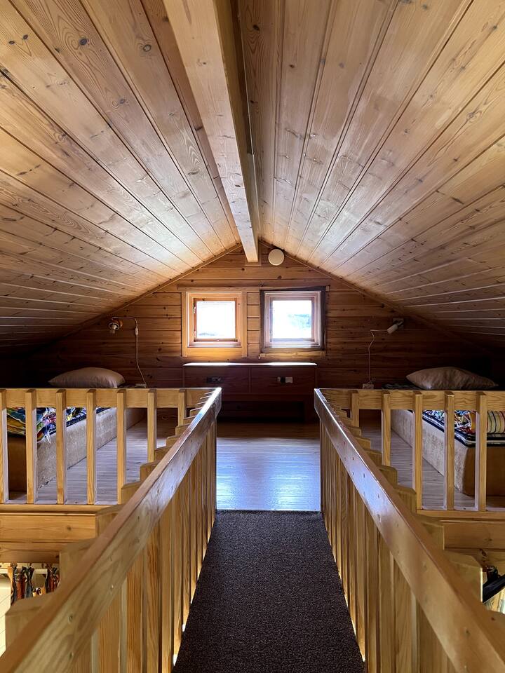 شقة علوية مع سريرين لكل جانب